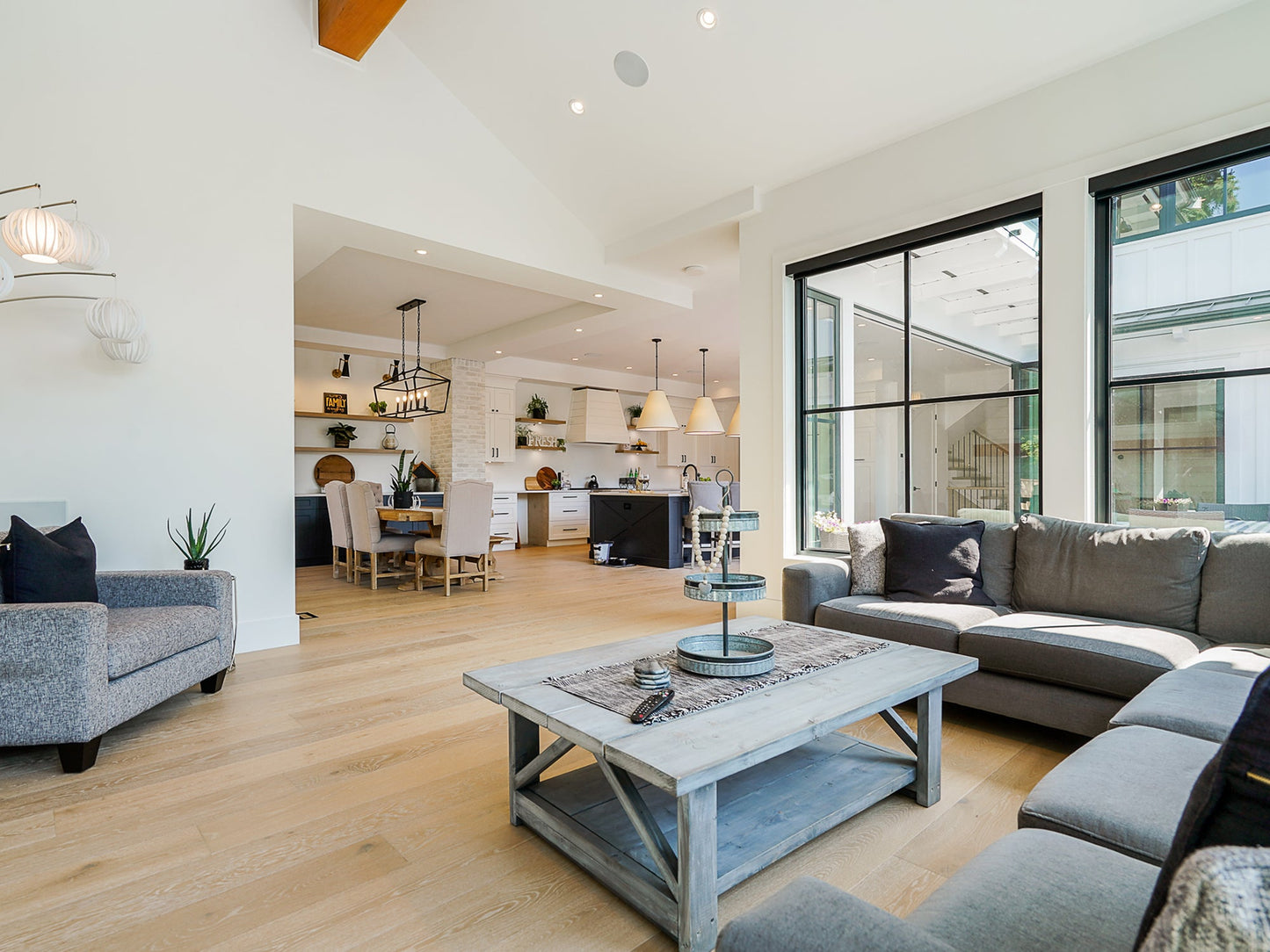 Pravada Aura 8"x87"x14mm Engineered Hardwood Flooring