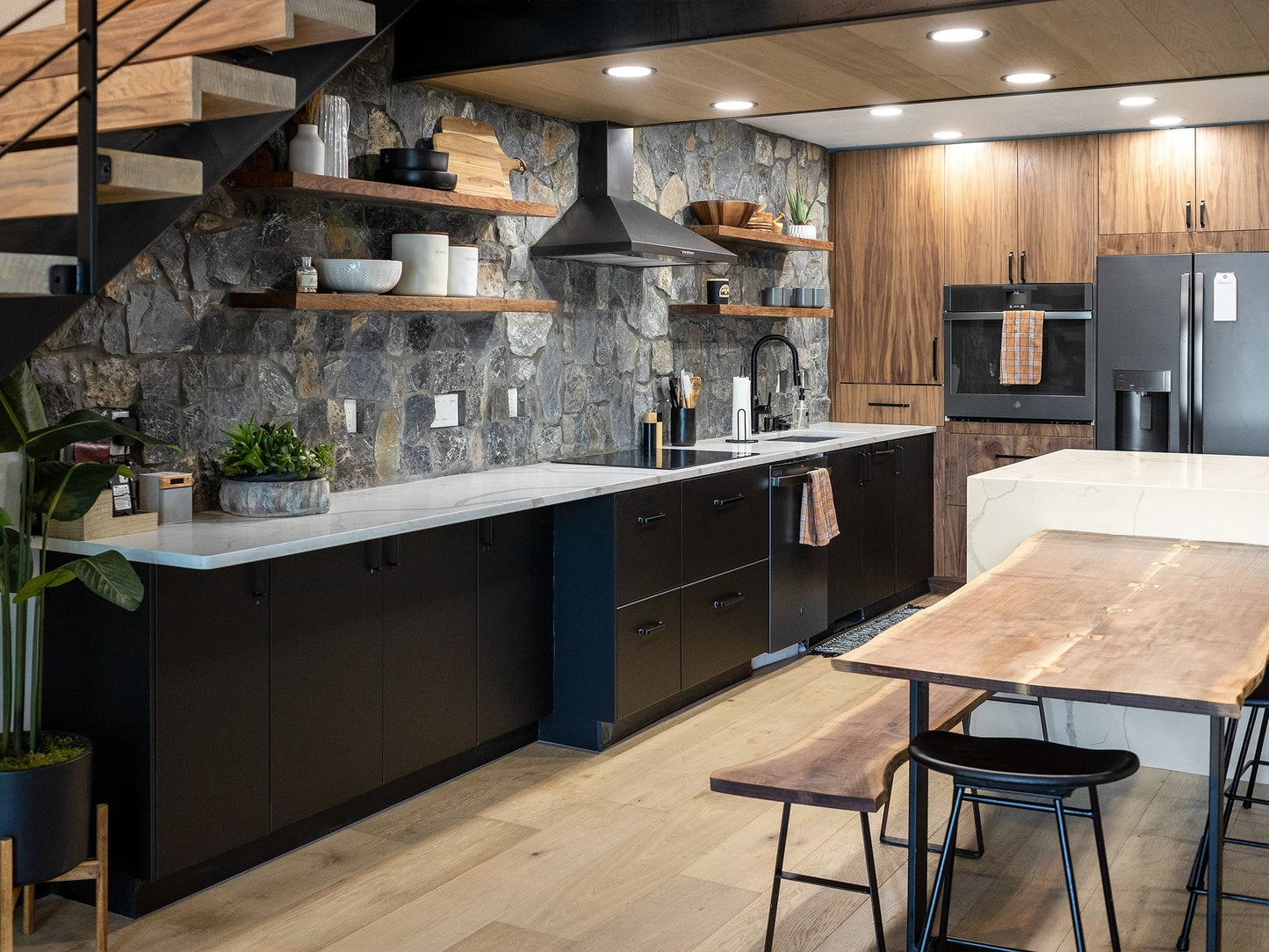 Pravada Fleur 9"x87"x14mm Engineered Hardwood Flooring